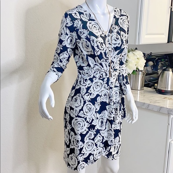 BEAUTIFUL BLACK & WHITE FLORAL WRAP DRESS! - Picture 2 of 6